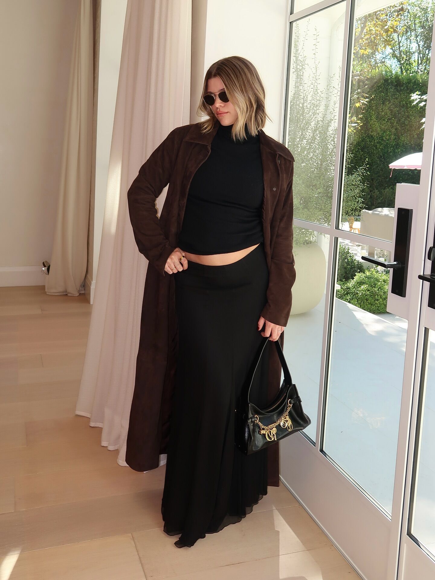 Цвета, которые боялись сочетать, теперь можно носить одновременно: модель развеяла миф о самой "некрасивой" комбинации