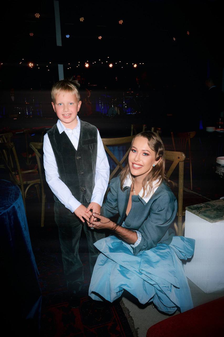 "Гола вечірка" під носом у Кремля: похресниця Путіна влаштувала "сатанинський шабаш" у свій день народження і розізлила росіян