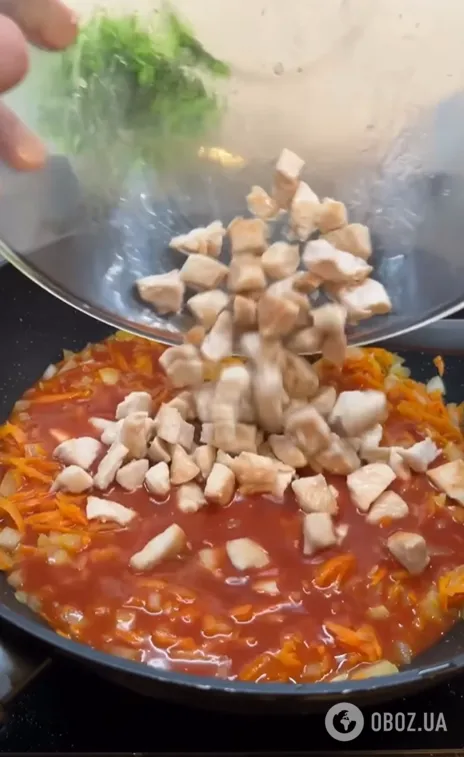 До пюре, гречки або рису: як приготувати смачний гуляш з курячого філе на вечерю