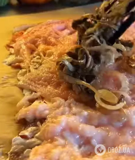 Краще за звичні відбивні: як приготувати ситний м'ясний рулет на кожен день і для святкового столу