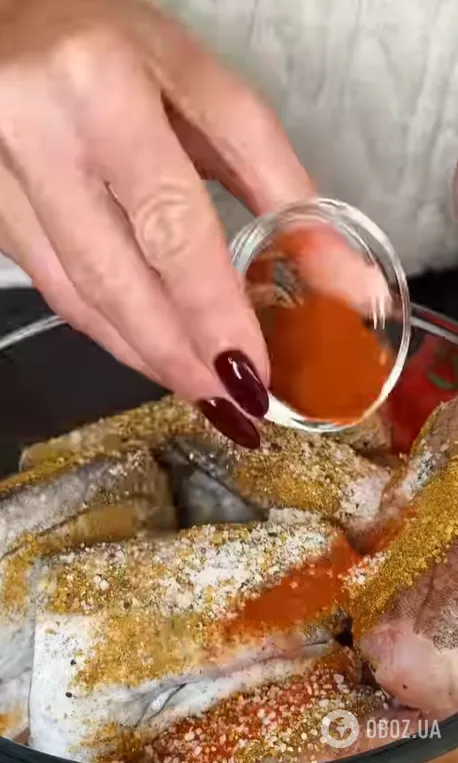 Как вкусно приготовить минтай с овощами: рыба сохранит всю свою пользу