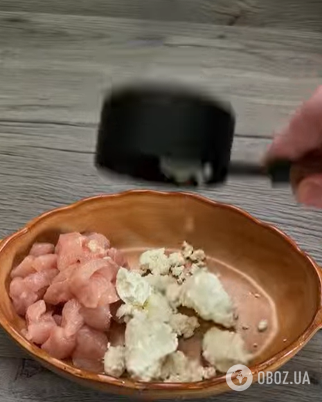 Вкусная запеканка с куриным филе и творогом: вариант питательного блюда на обед