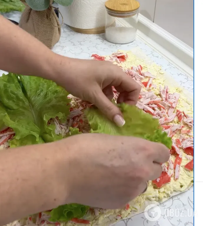Рулет из лаваша с крабовой начинкой: рецепт бюджетной закуски для новогоднего стола