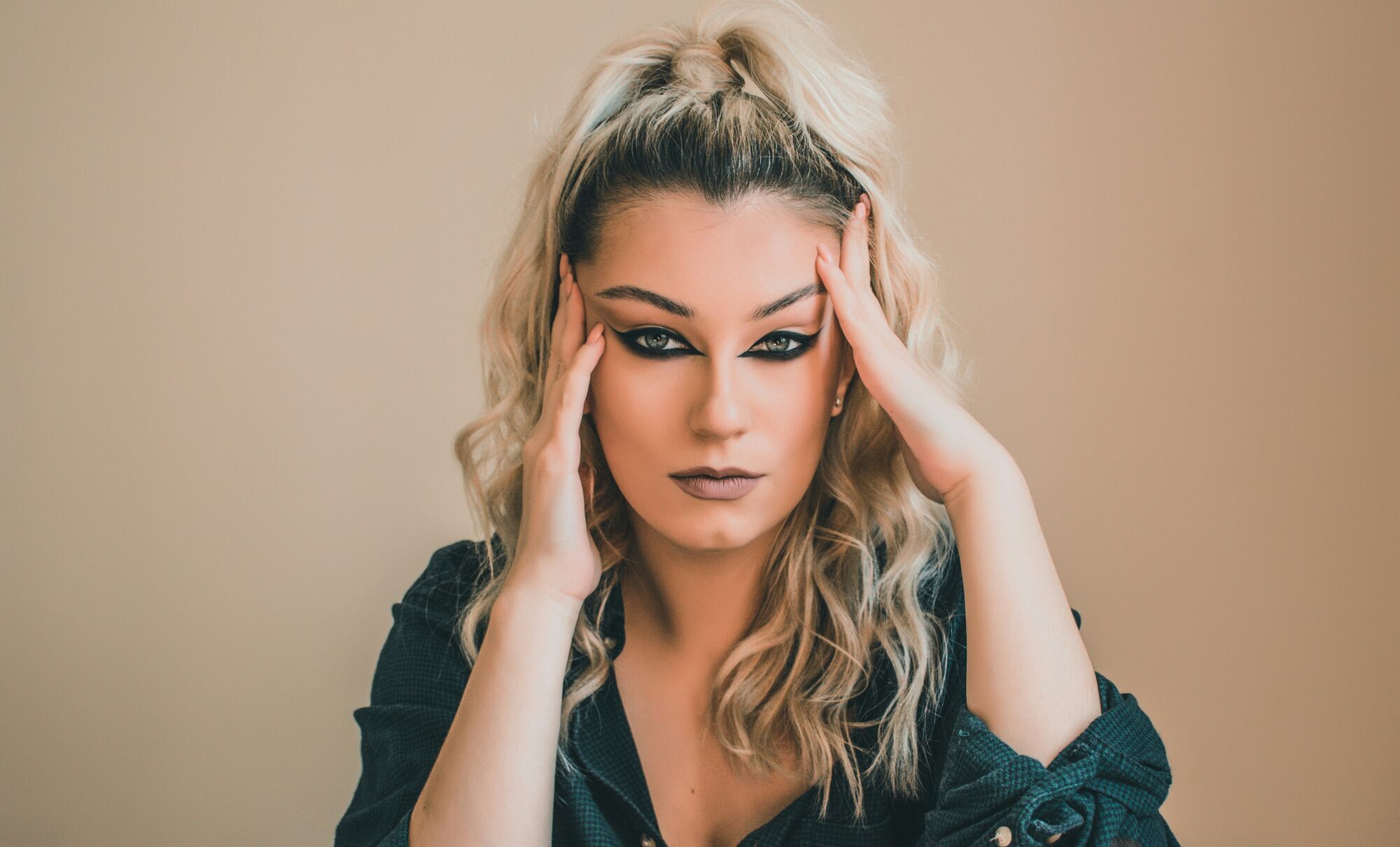 Какой макияж гарантированно добавляет возраста: распространенные ошибки