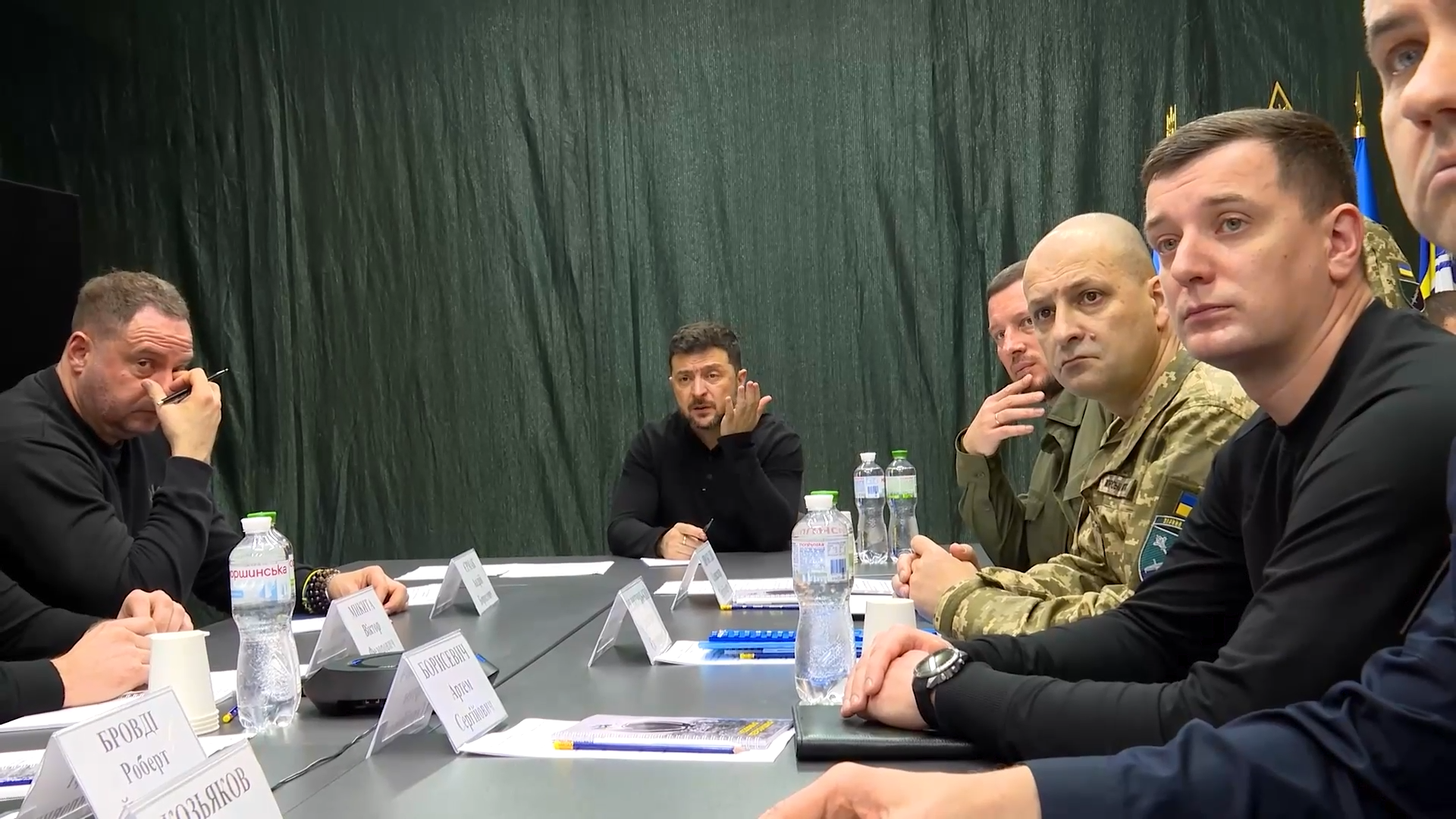 Зеленский прибыл с визитом в Херсон и провел совещание: названы ключевые вопросы. Фото и видео