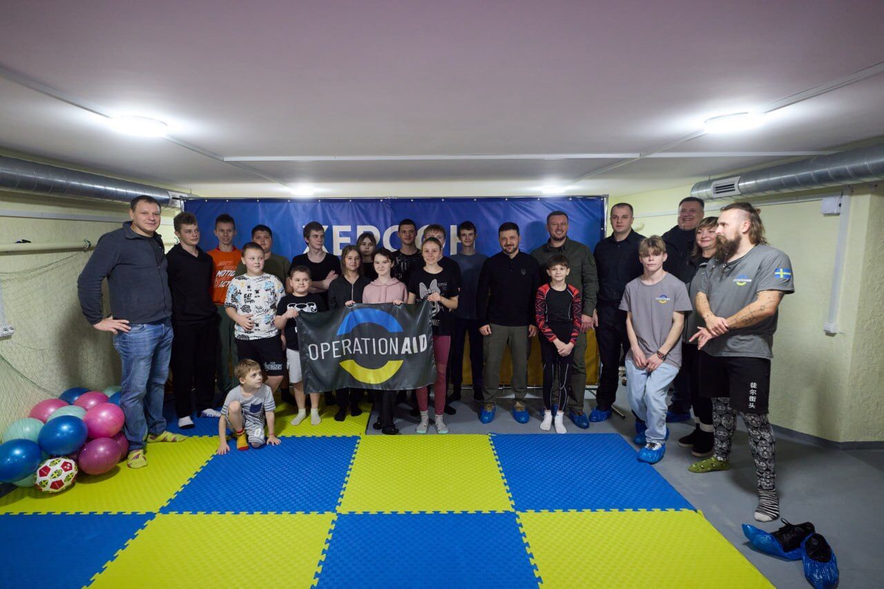 Зеленский прибыл с визитом в Херсон и провел совещание: названы ключевые вопросы. Фото и видео