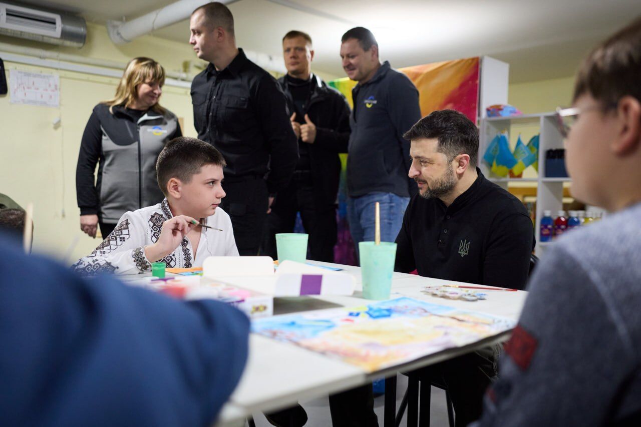 Зеленский прибыл с визитом в Херсон и провел совещание: названы ключевые вопросы. Фото и видео