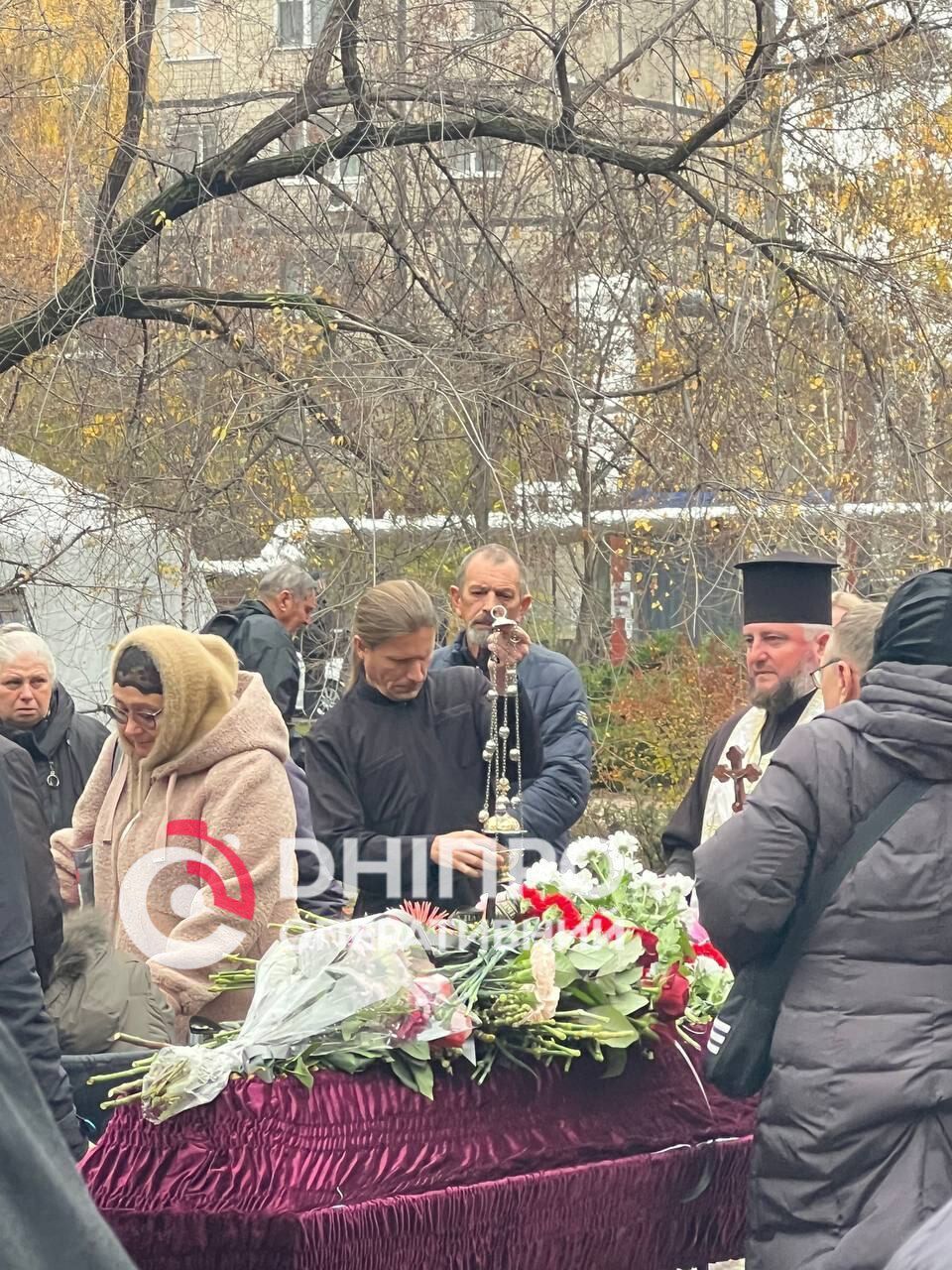 "Не могли друг без друга": в Днепре прощаются с супругами, которых убила Россия во время атаки 8 ноября. Фото и видео