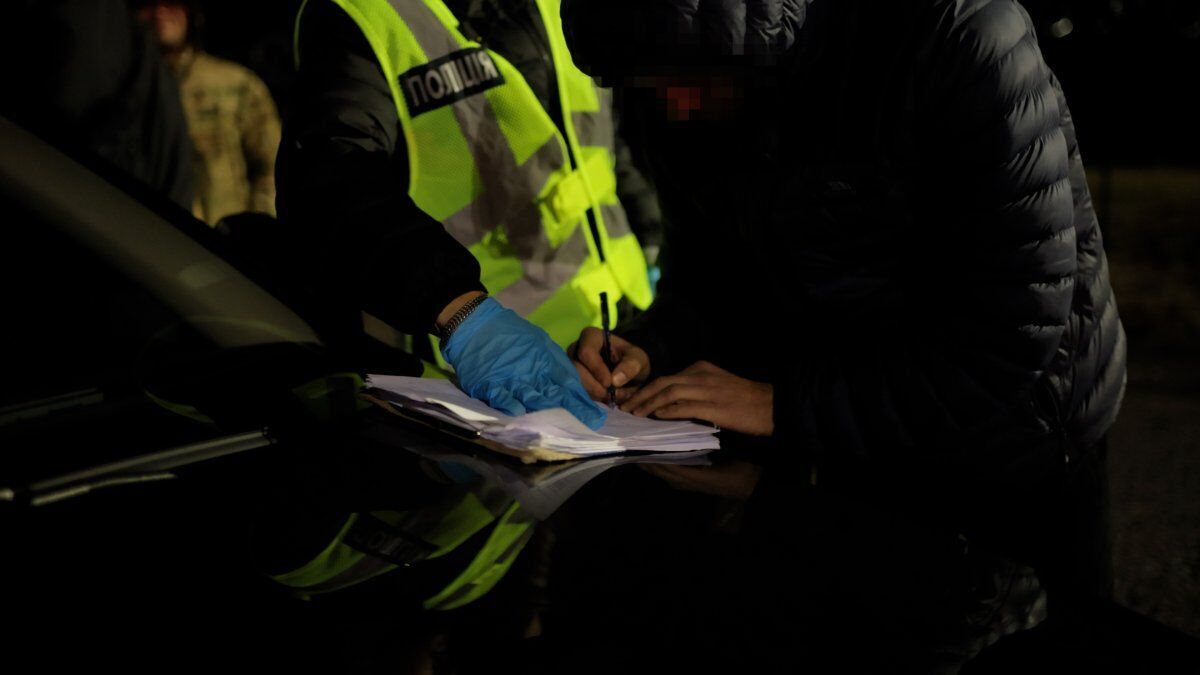 Предлагали "полный пакет услуг": пограничники разоблачили международную схему переправки уклонистов за границу. Фото и видео