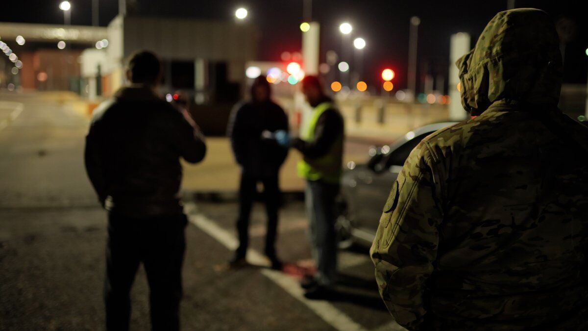 Предлагали "полный пакет услуг": пограничники разоблачили международную схему переправки уклонистов за границу. Фото и видео