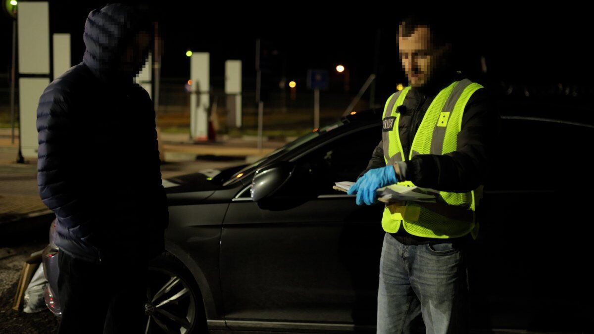 Предлагали "полный пакет услуг": пограничники разоблачили международную схему переправки уклонистов за границу. Фото и видео