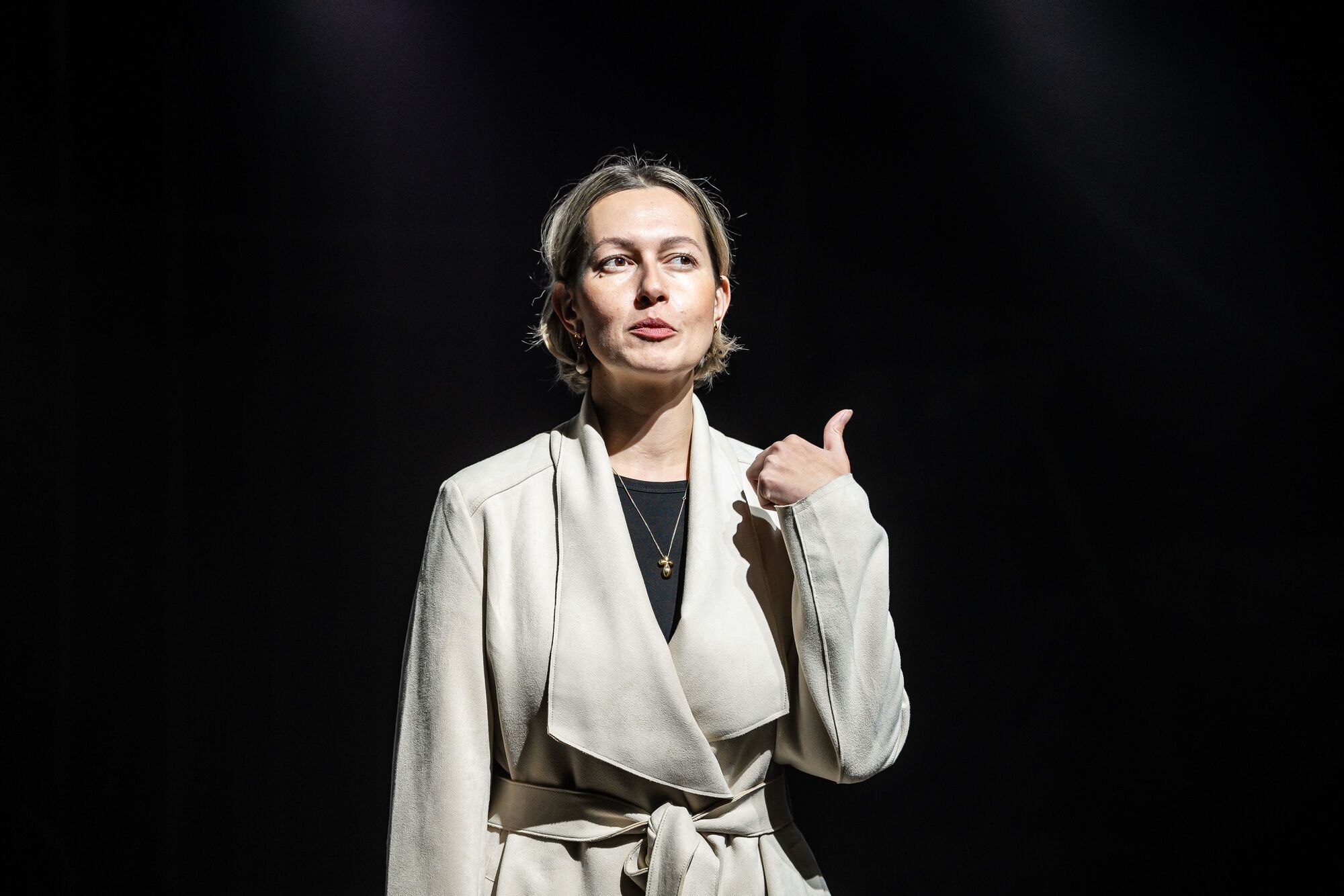 Экс-коллега режиссера Билоуса раскрыла новые подробности громкого скандала: в деле опрошено не менее 300-400 человек