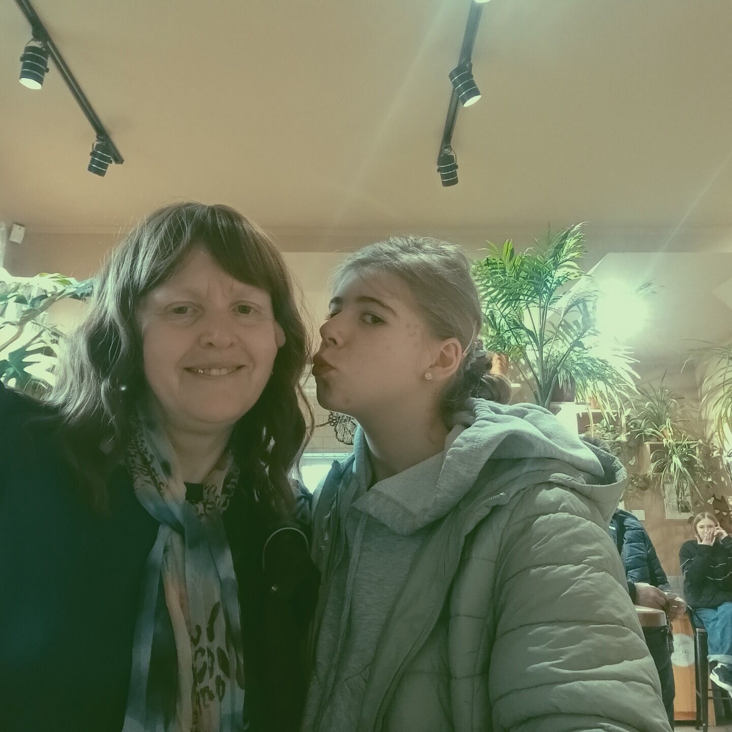 Рятувальники лізли через балкон: з'явилися подробиці смерті та останніх років самотнього життя найстарішої мами України