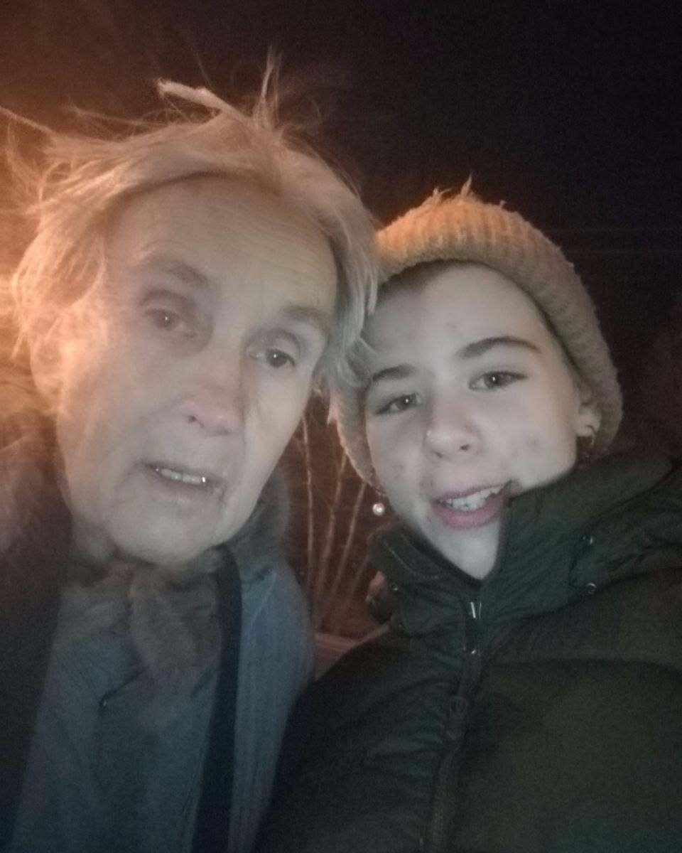 Рятувальники лізли через балкон: з'явилися подробиці смерті та останніх років самотнього життя найстарішої мами України