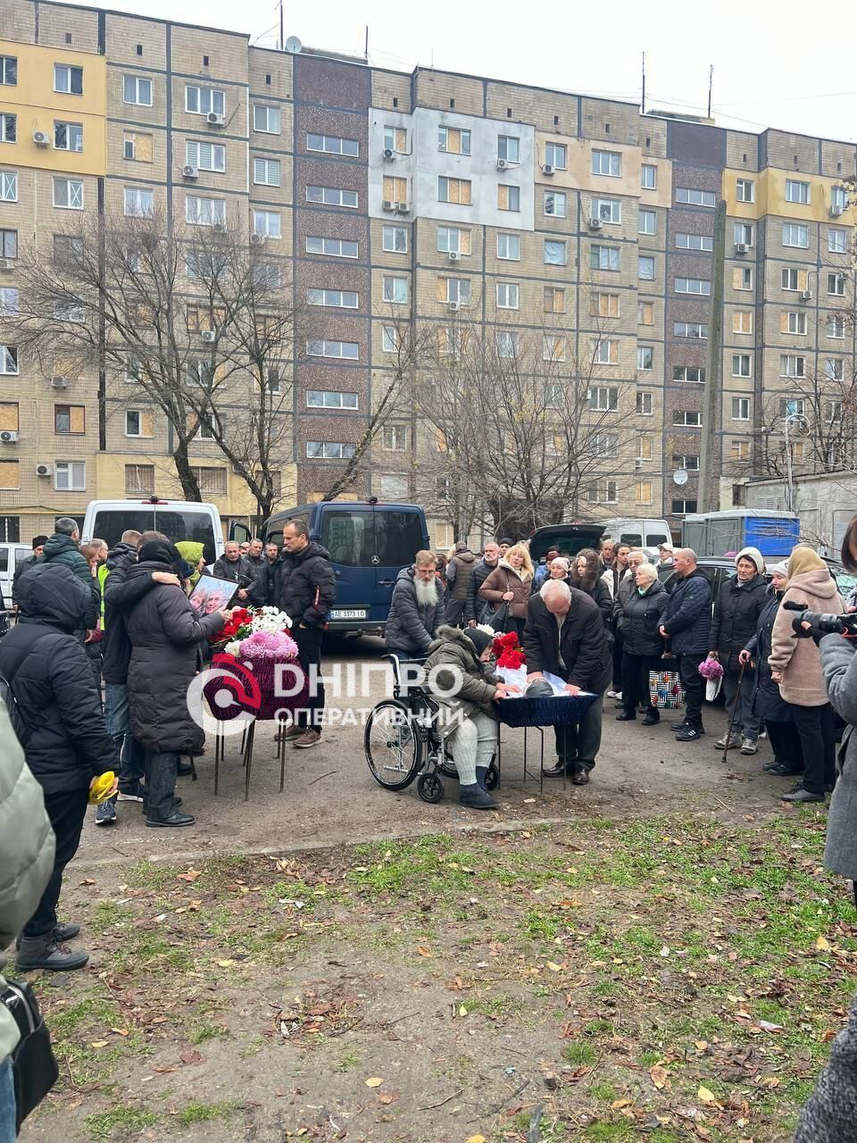 "Не могли друг без друга": в Днепре прощаются с супругами, которых убила Россия во время атаки 8 ноября. Фото и видео