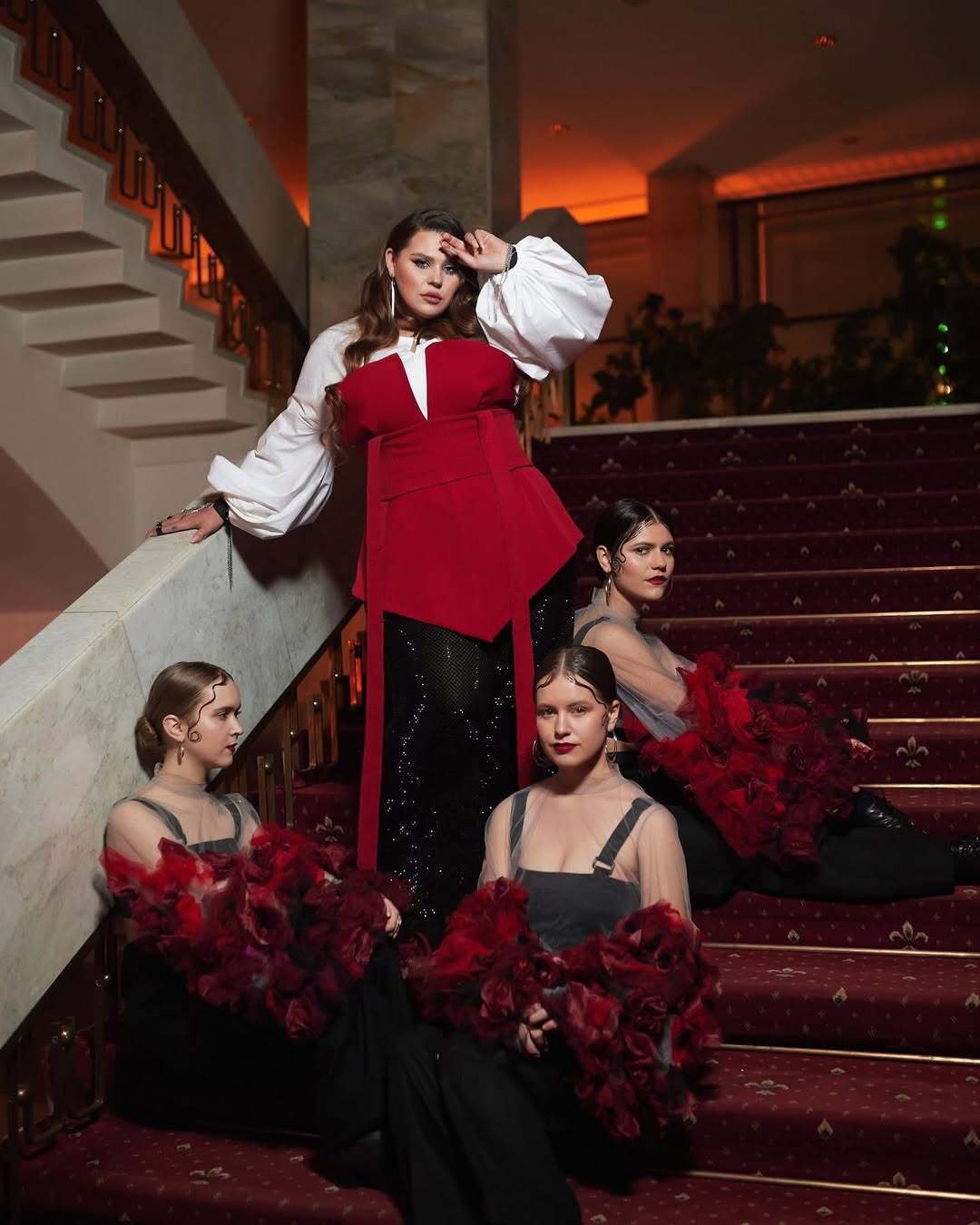 Солистка группы KAZKA, которая весила 135 кг, показала результаты работы в спортзале и объяснила, что мешает ей худеть