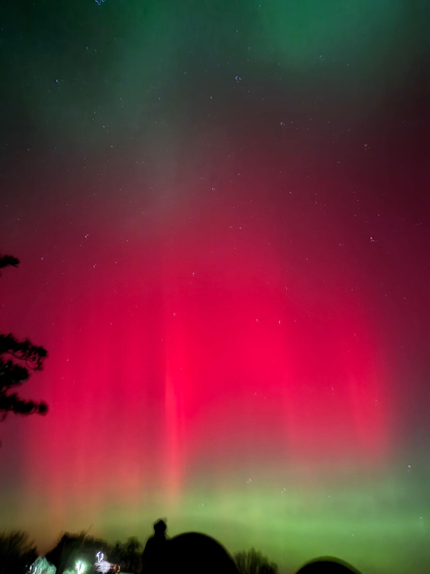 Землю накрила магнітна буря червоного рівня, яка принесла з собою полярне сяйво: скільки буде тривати