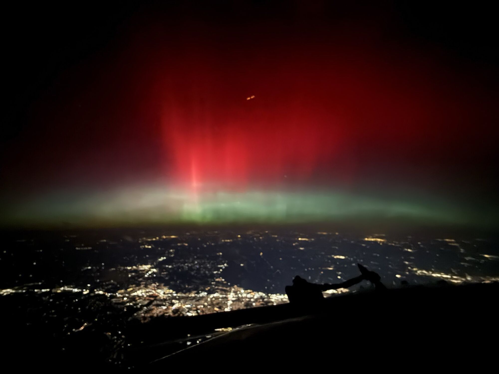 Землю накрила магнітна буря червоного рівня, яка принесла з собою полярне сяйво: скільки буде тривати