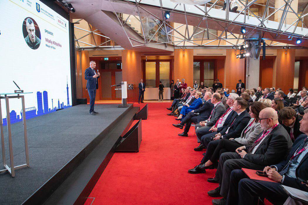 Кличко и мэр Берлина Вегнер совместно открыли Инвестиционный форум Киева