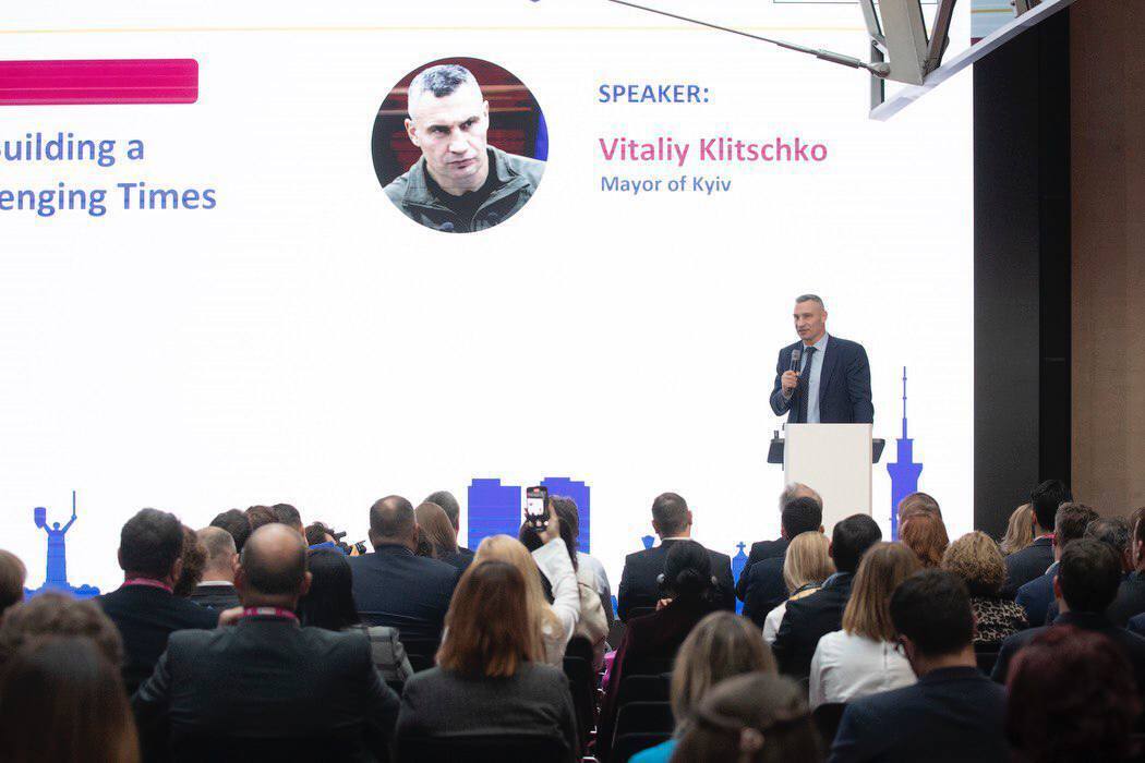 Кличко и мэр Берлина Вегнер совместно открыли Инвестиционный форум Киева