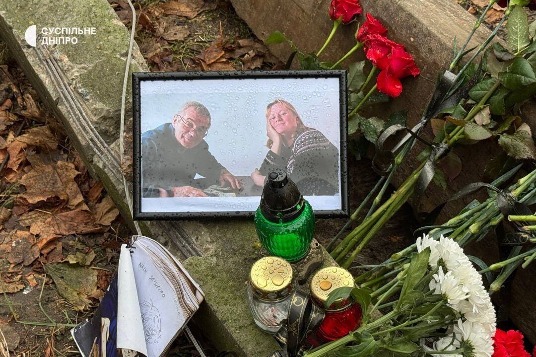 "Не могли друг без друга": в Днепре прощаются с супругами, которых убила Россия во время атаки 8 ноября. Фото и видео