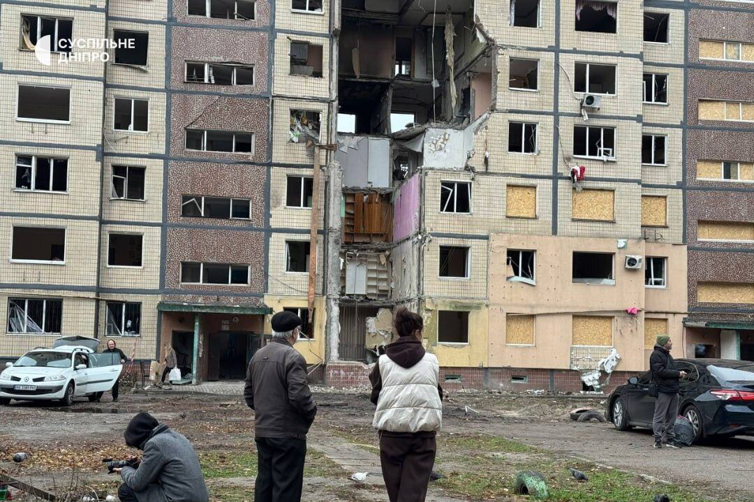 "Не могли друг без друга": в Днепре прощаются с супругами, которых убила Россия во время атаки 8 ноября. Фото и видео