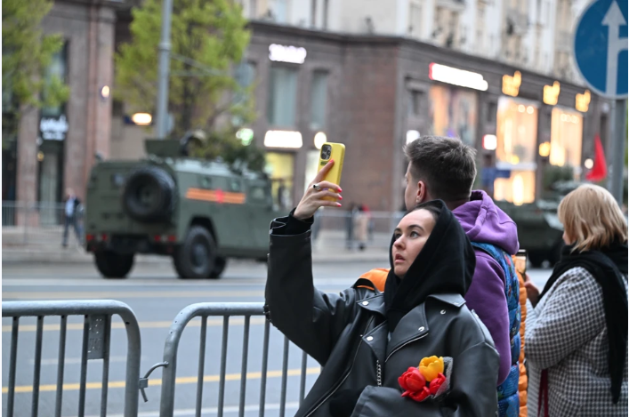 Россияне смогут читать новости только в российском интернете, а общаться ВКонтакте и в Одноклассниках: их отключают от всемирной сети