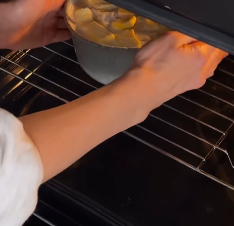 Насыпной пирог с яблоками для осеннего чаепития: делимся элементарным рецептом