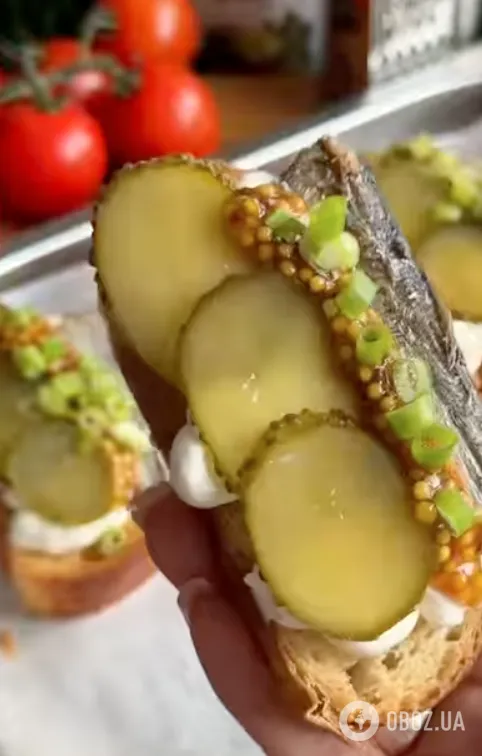 Бутерброди зі шпротами по-новому для новорічного столу: розповідаємо, що додати для яскравого смаку