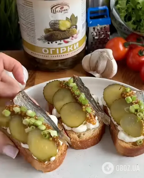 Бутерброди зі шпротами по-новому для новорічного столу: розповідаємо, що додати для яскравого смаку