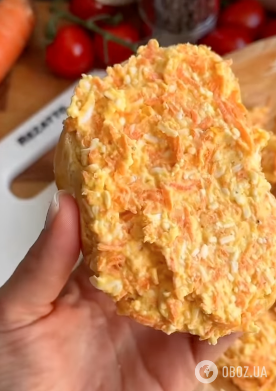 Корисна намазка із сирої моркви та плавленого сиру: найпростіший рецепт