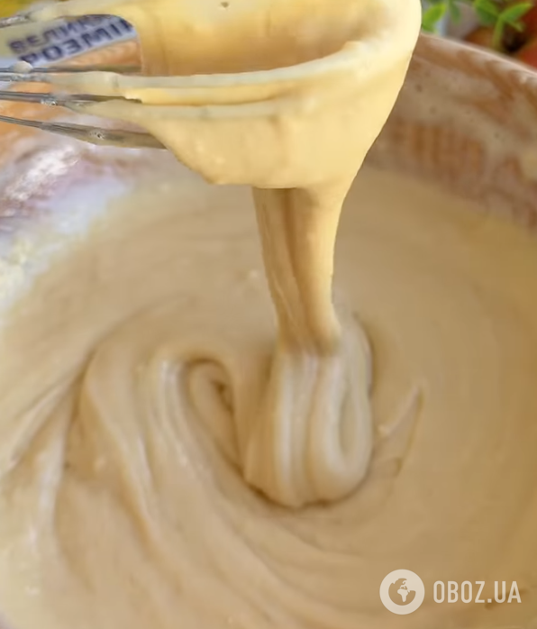 Яблучна "Шарлотка" по-новому: ділимося рецептом найсмачнішої домашньої випічки