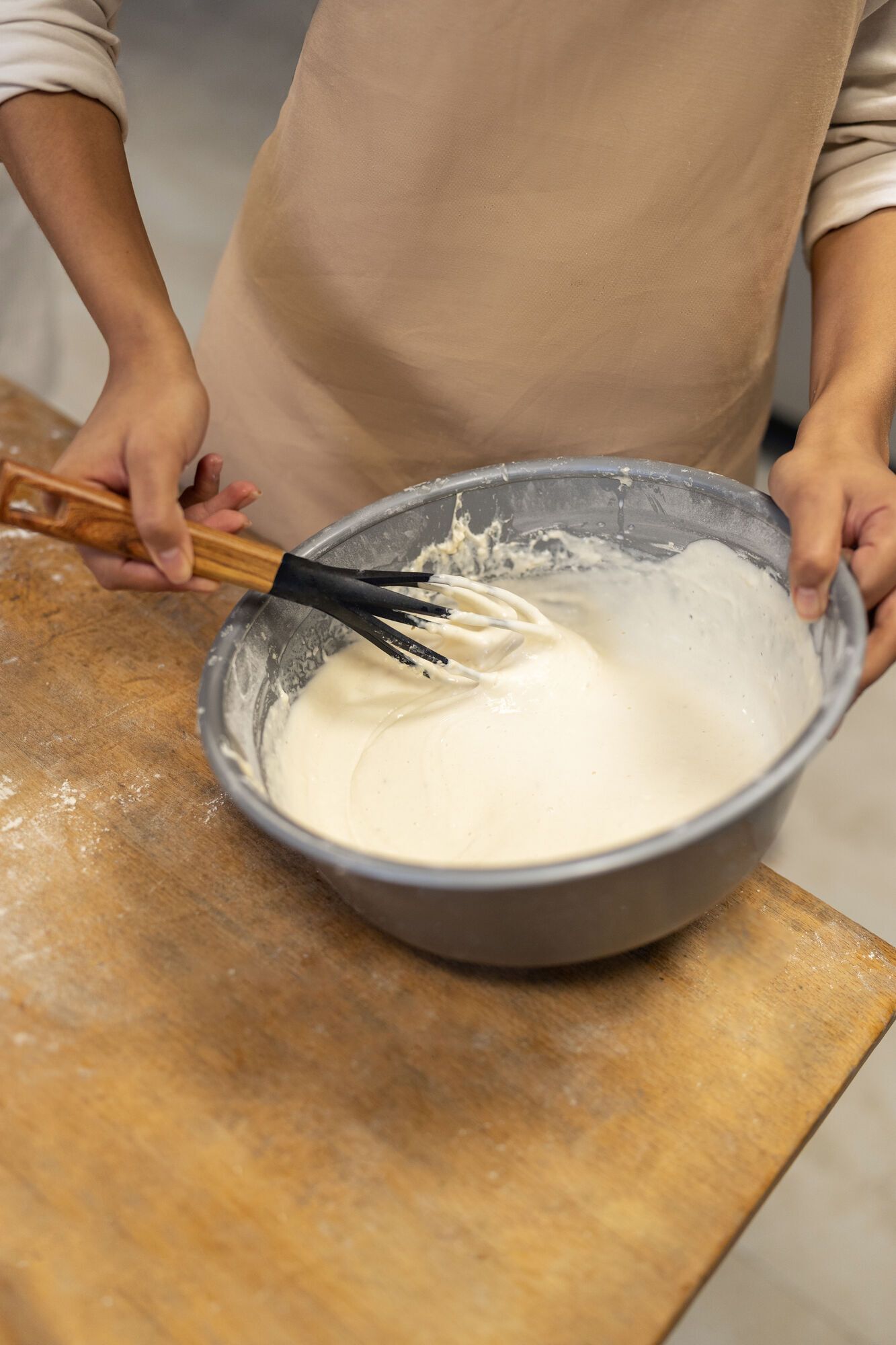 Когда правильно добавлять соду в тесто, чтобы оладьи не были резиновыми: объясняем важный нюанс