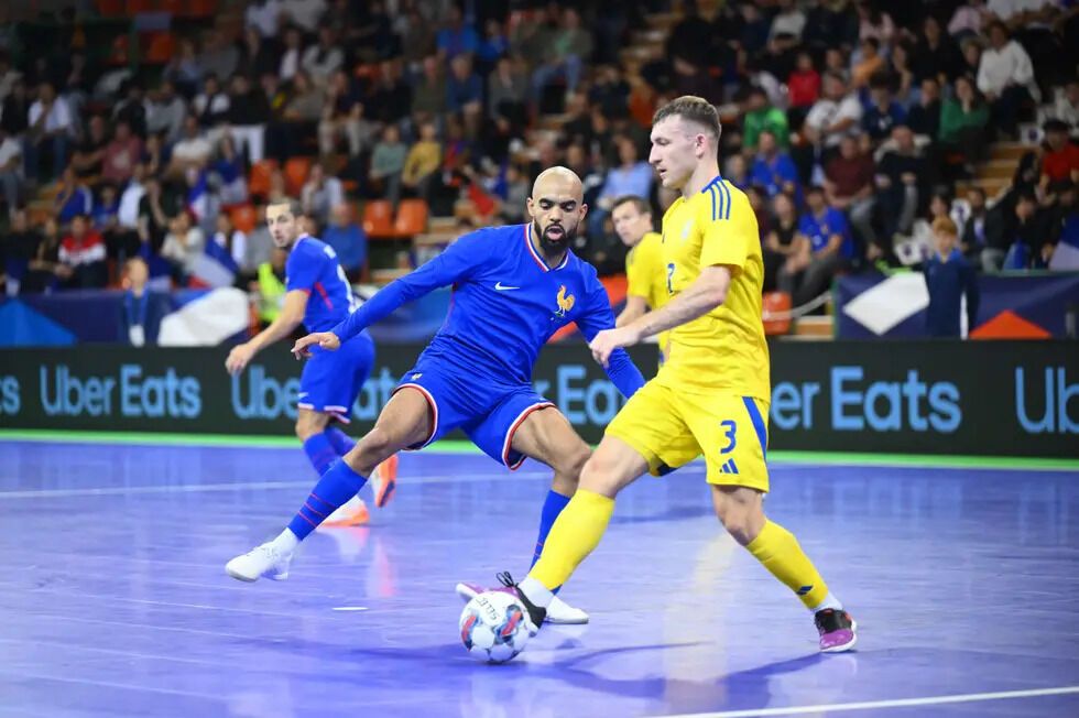 Украина уверенно обыграла на выезде Францию. Сборная по футзалу победила в 12-м матче подряд