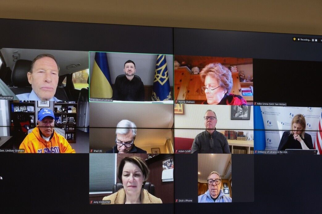 "Важливо все реалізовувати": Зеленський обговорив із сенаторами США потреби у зброї і збільшення санкційного тиску на Росію. Відео