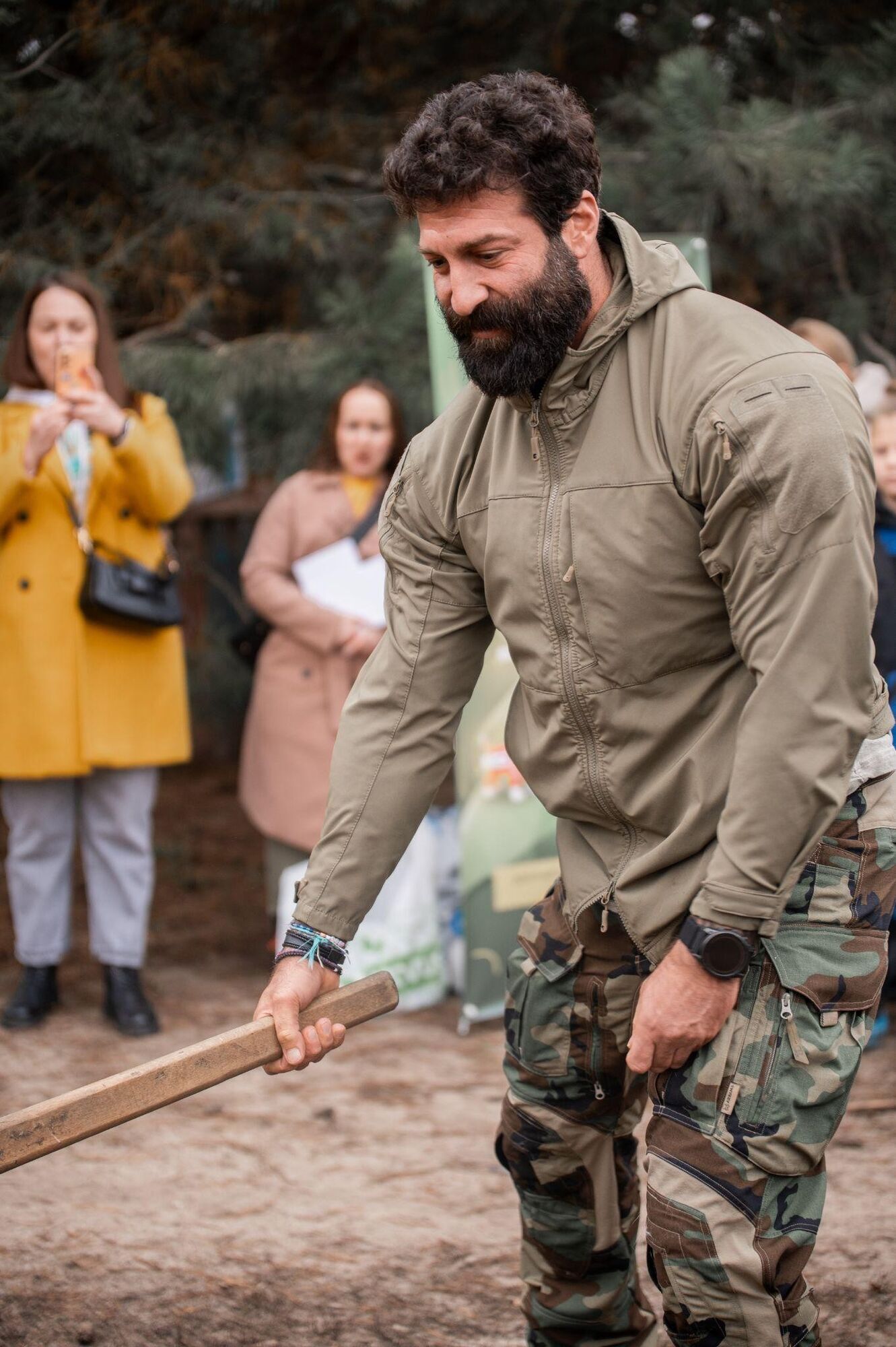 "Запали зірку тепла": українські знаменитості долучились до зимової кампанії допомоги тваринам