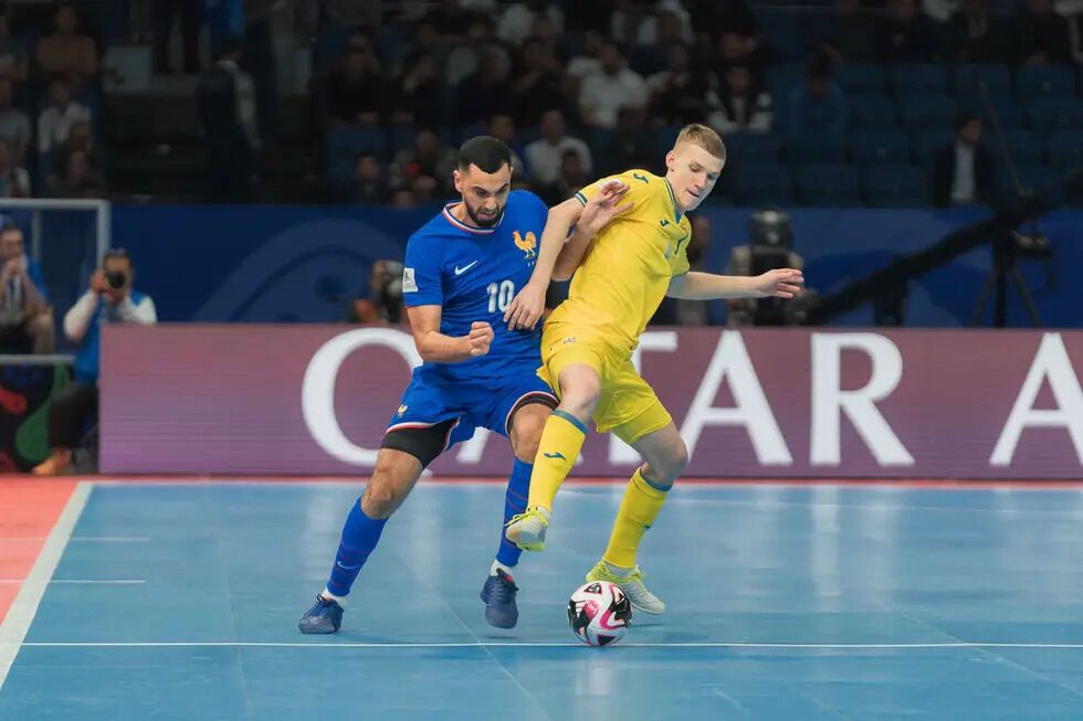 Украина уверенно обыграла на выезде Францию. Сборная по футзалу победила в 12-м матче подряд