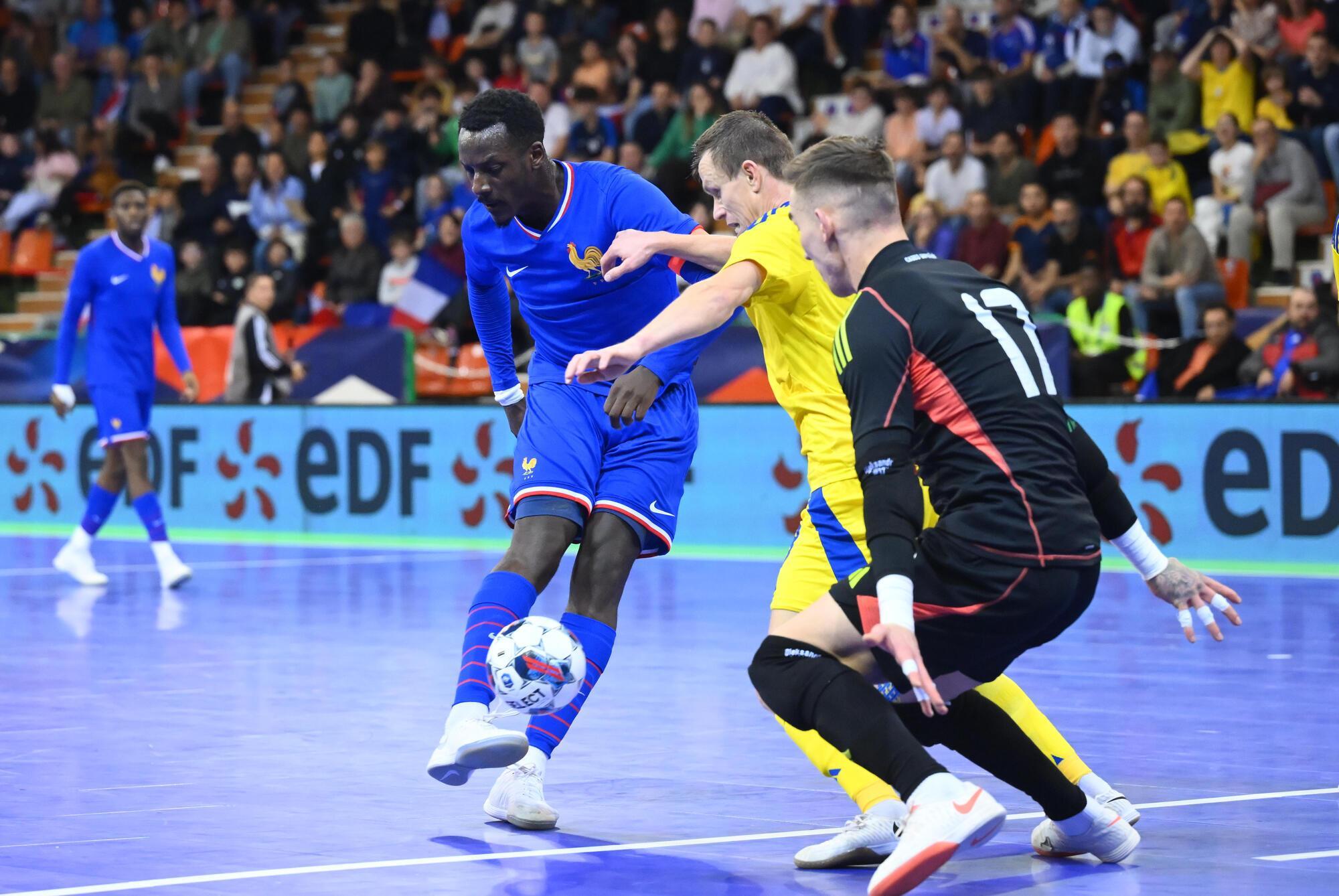 Украина уверенно обыграла на выезде Францию. Сборная по футзалу победила в 12-м матче подряд