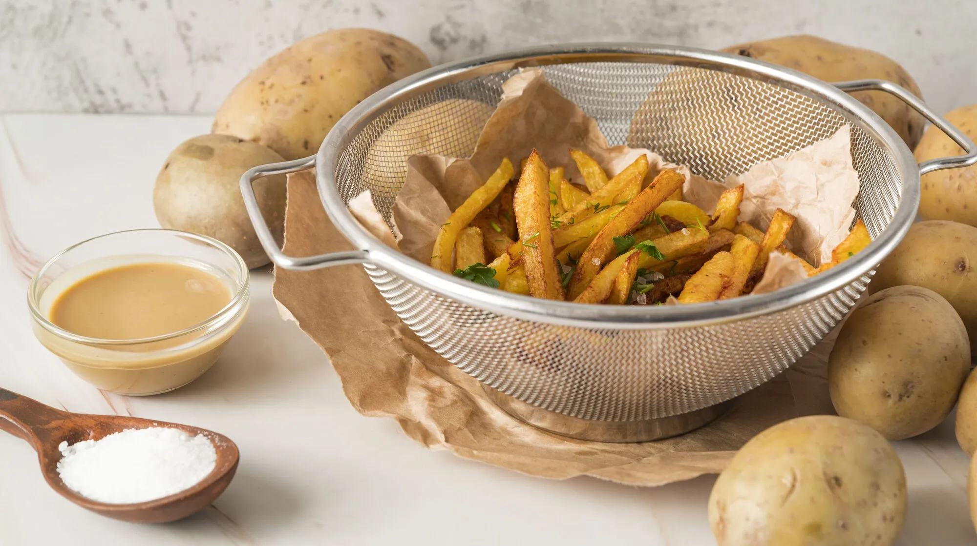 Смажена картопля пригорає і стає мʼякою: названі головні помилки з приготування