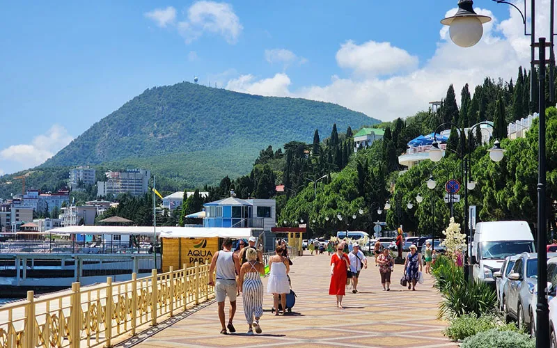 Високі ціни і безробіття: чому росіяни скаржаться на життя в Криму та втікають назад до РФ