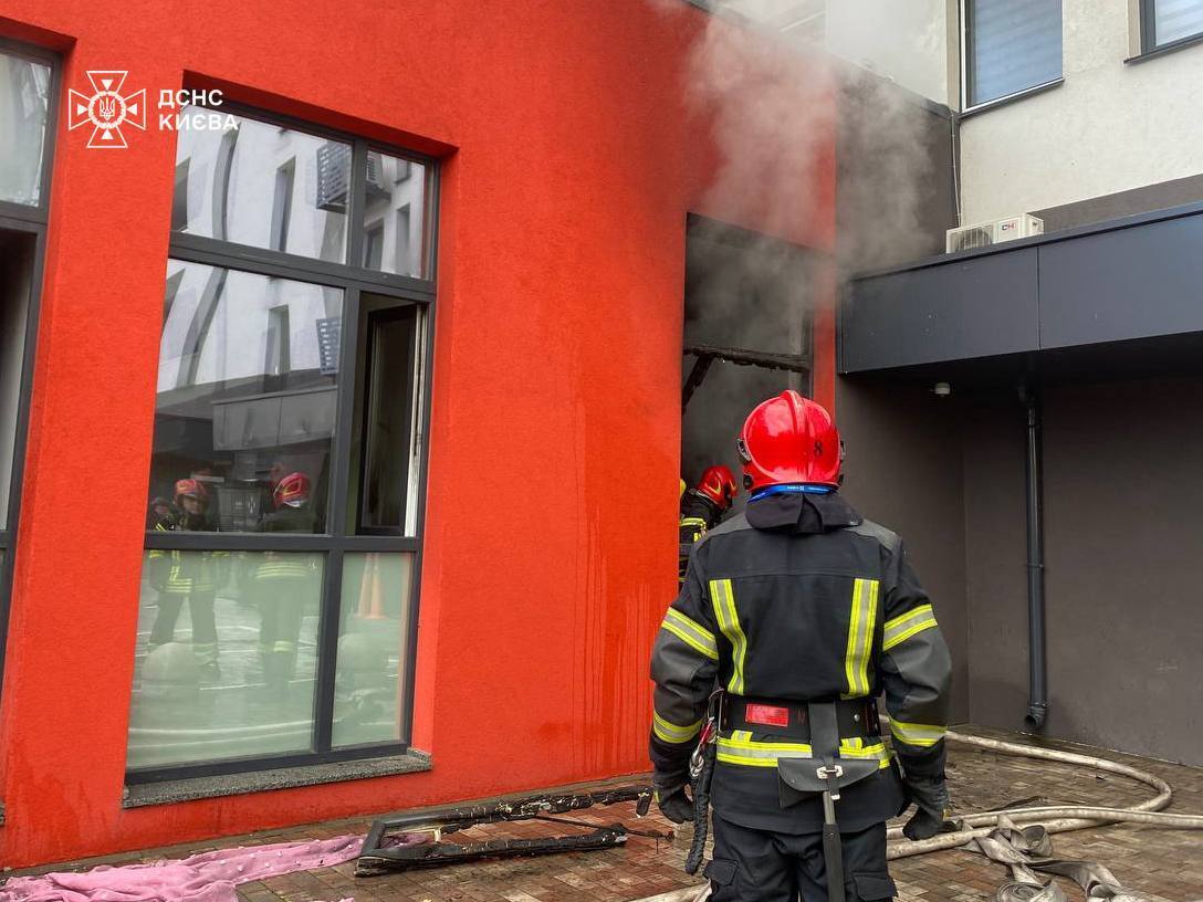 У Києві сталась пожежа в дитячому садочку. Подробиці та фото