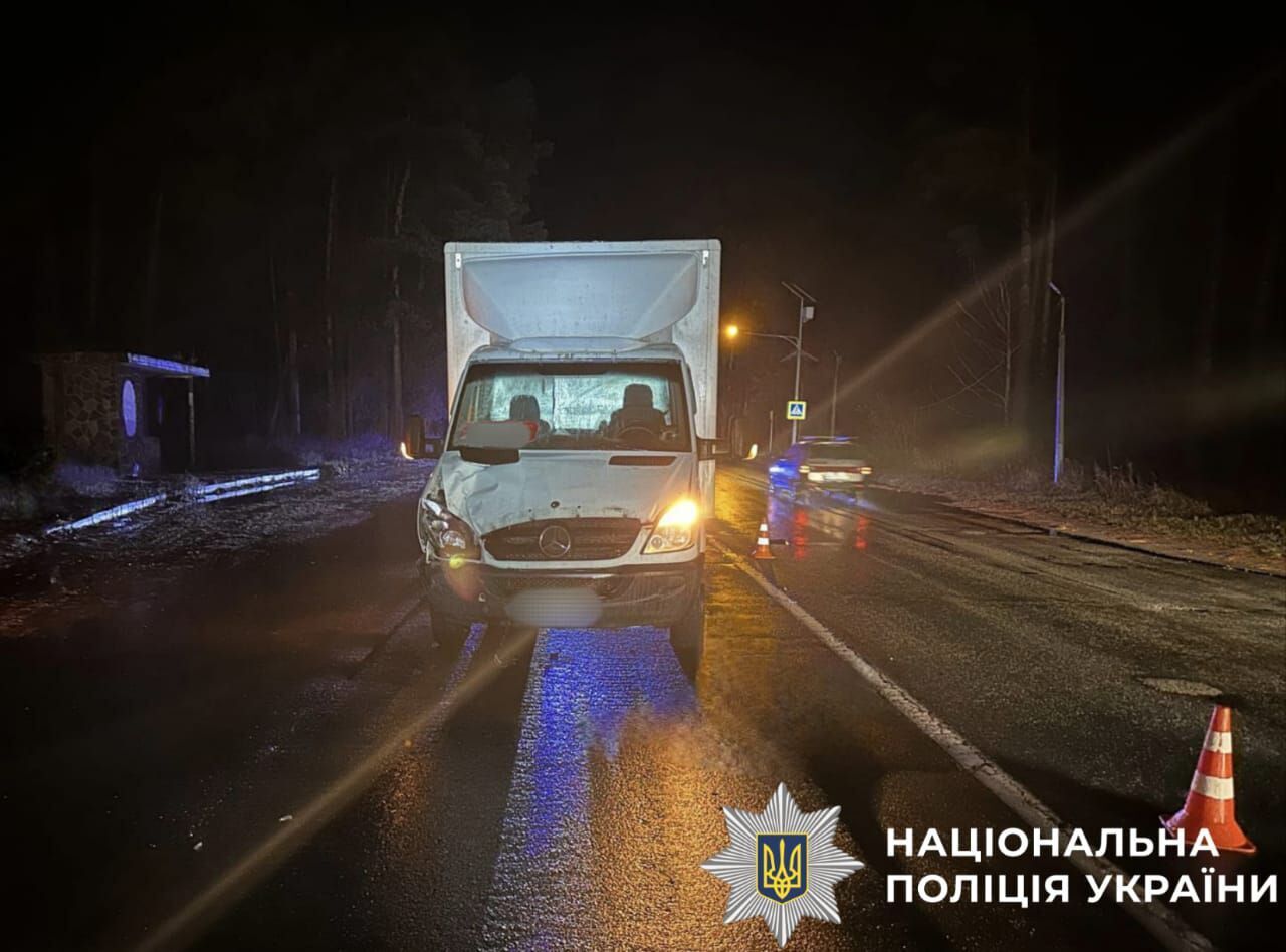 Під Києвом вантажне авто збило на смерть жінку. Подробиці ДТП та фото