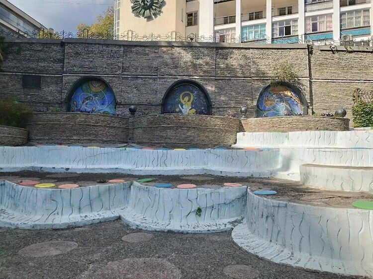 Оккупанты в Крыму снесли уникальный мозаичный комплекс на территории бывшего санатория "Мисхор". Фото