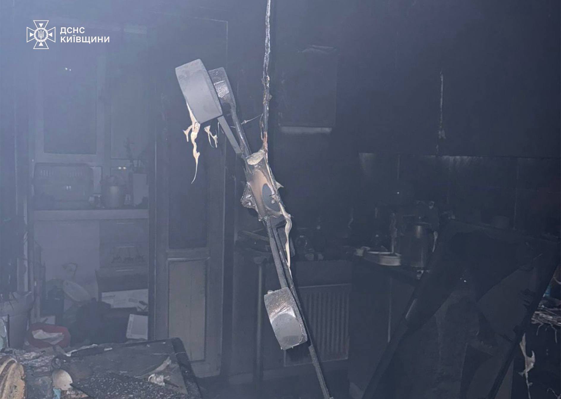 На Київщині вибух зарядного пристрою ледь не забрав життя родини з двома дітьми. Подробиці та фото