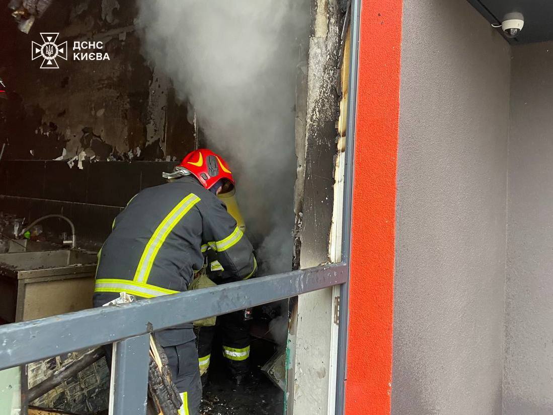 У Києві сталась пожежа в дитячому садочку. Подробиці та фото