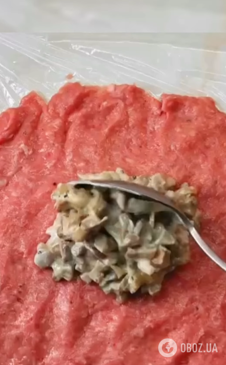 Як приготувати соковиті котлети на обід: рецепт з грибами і твердим сиром