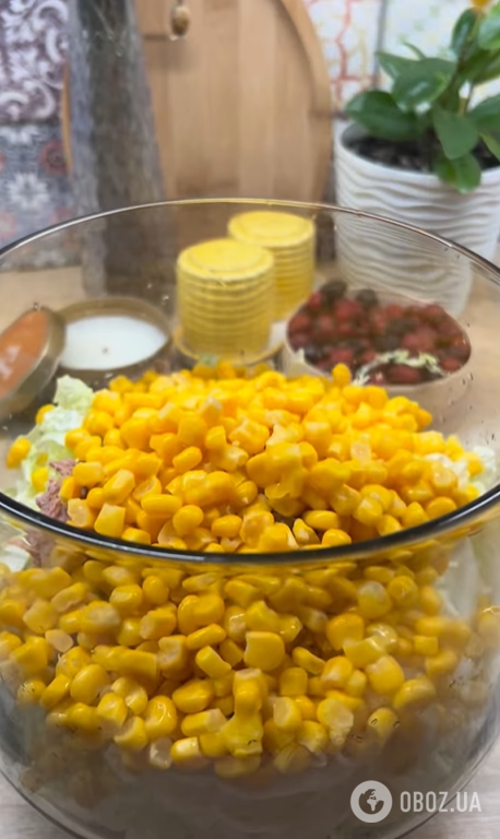 Швидкий салат з пекінською капустою для святкового столу: виручить, коли гості на порозі