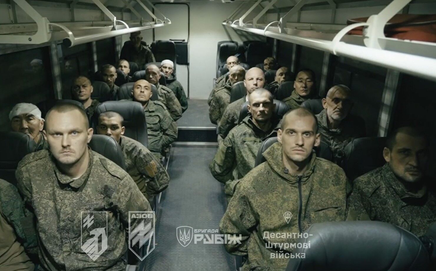 "Для них это лучший финал": в Донецкой области бойцы "Азова" взяли в плен два десятка оккупантов. Видео