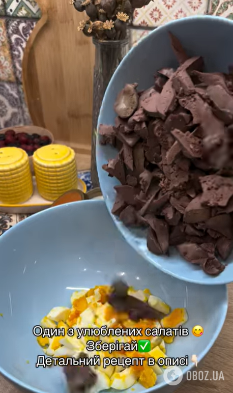 Який смачний салат приготувати з курячою печінкою: заправляється майонезом