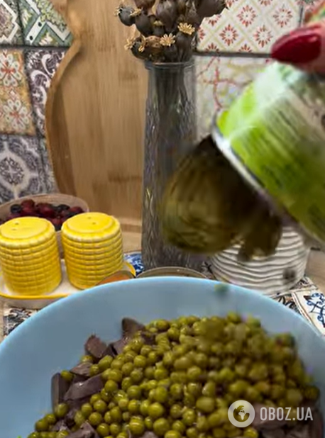 Який смачний салат приготувати з курячою печінкою: заправляється майонезом